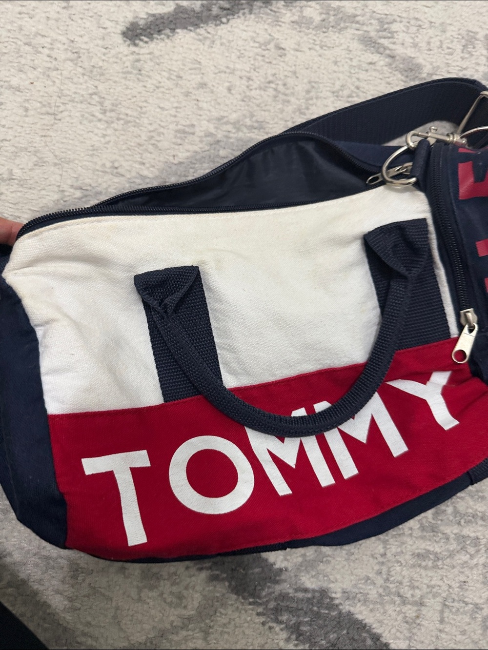 Tommy Hilfiger Small Duffle Bag - Picture 8 of 8